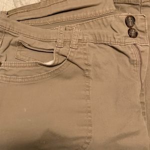 Gloria Vanderbilt brown jean type
